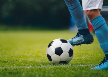 Menggiring Bola: Teknik dan Caranya dalam Permainan Sepak Bola