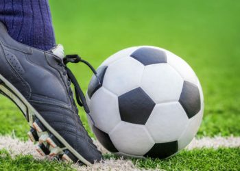 Cara Menendang Bola dalam Permainan Sepak Bola
